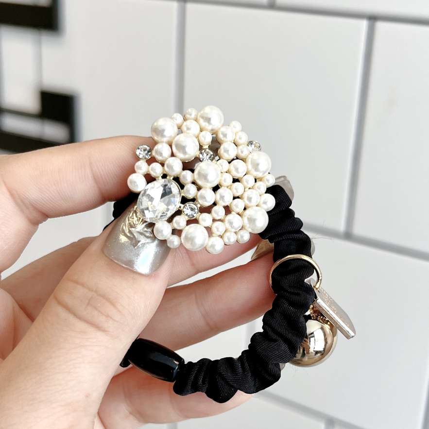 The new wholesale small fragrance air quality pearl large intestine hair band is simple and elegant. Girls can tie their hair at the back of their heads to decorate their hair with a hair tie detail image 4