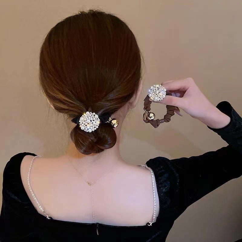 The new wholesale small fragrance air quality pearl large intestine hair band is simple and elegant. Girls can tie their hair at the back of their heads to decorate their hair with a hair tie detail image 2