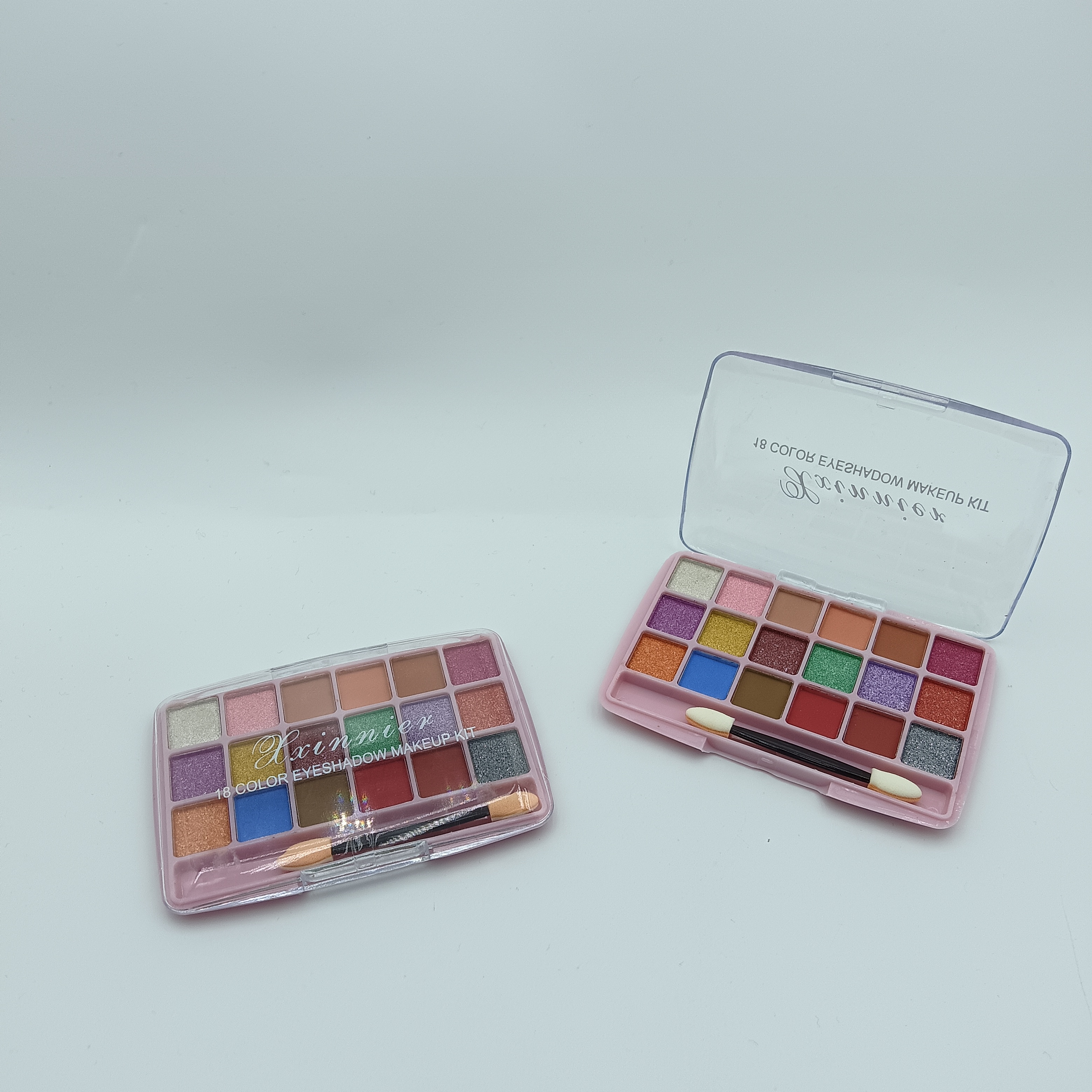 luyisi brand cross-border new eyeshadow tray 24 hours lasting makeup manufacturers direct sales do not smudge 14 color eyeshadow plus blush combination set earth color eyeshadow pearl eyeshadow Application Scenario