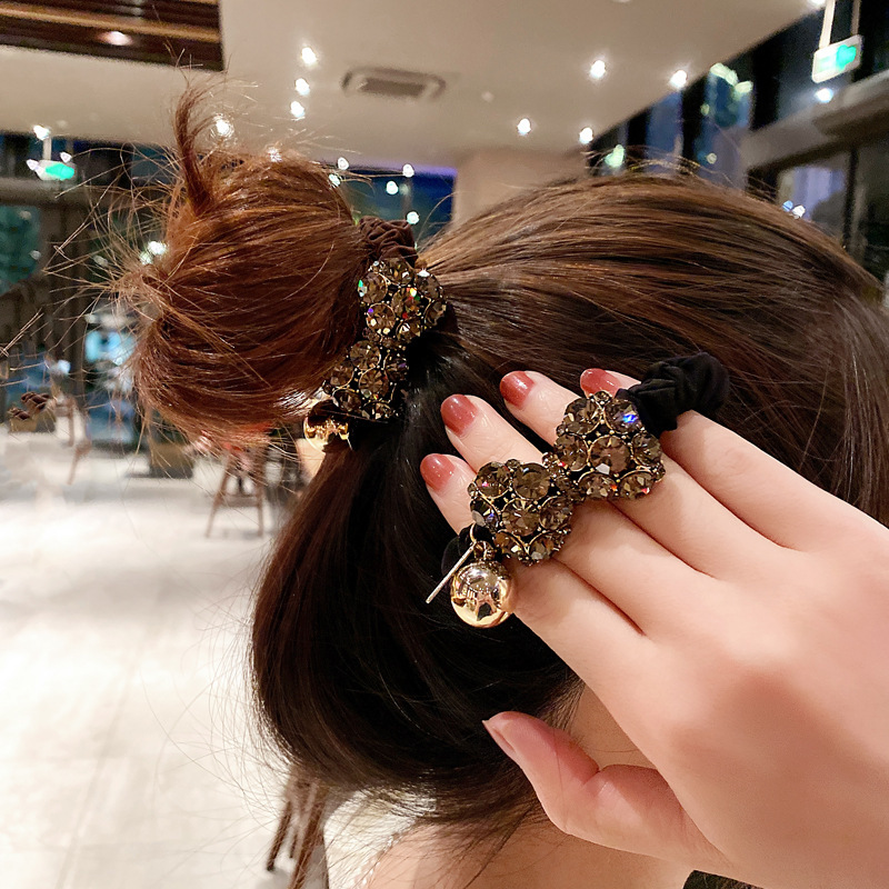 A new retro and fashionable Korean style with a bow tie full of diamonds and a French large intestine hair band. A simple ponytail for women with hair bands Specification image