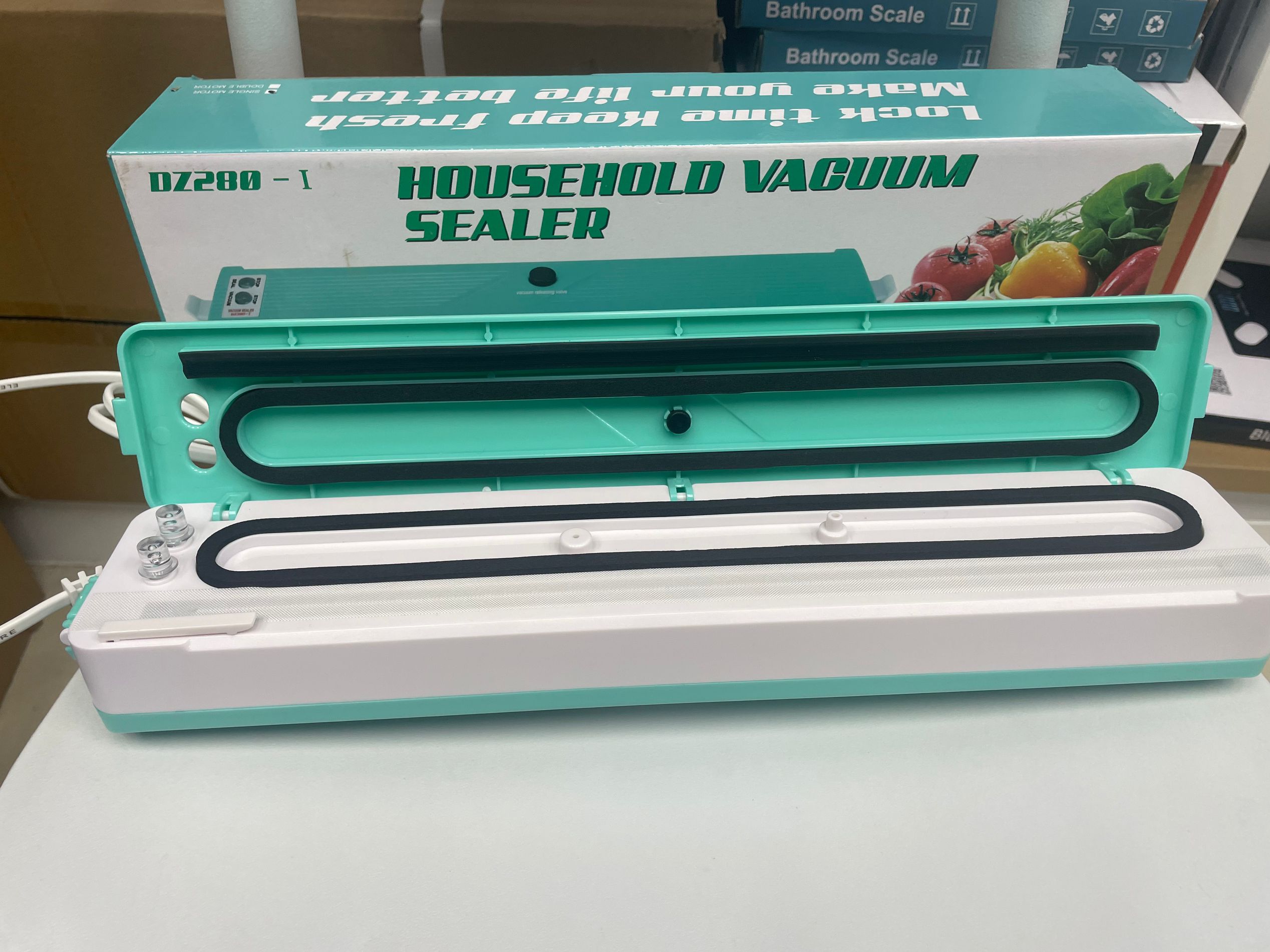 Vacuum sealing machine, household fully automatic plastic sealing machine, food packaging machine, snack sealing small tool, small preservation machine, preservation vacuum Specification image