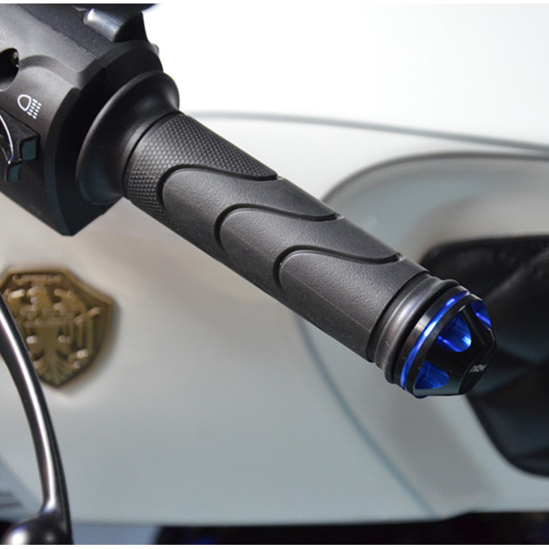 The general purpose motorcycle assists the rider with the rubber aluminum alloy handlebar pedal rider with the motorcycle throttle handle Application Scenario