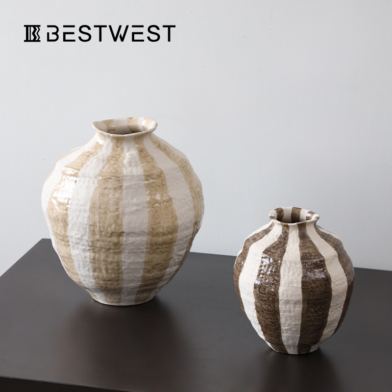 Creative ceramic vases, Chinese-style earthenware jars, water-cultivated flower arrangements, retro small-diameter flower vases, table decorations, and a sense of luxury details Picture