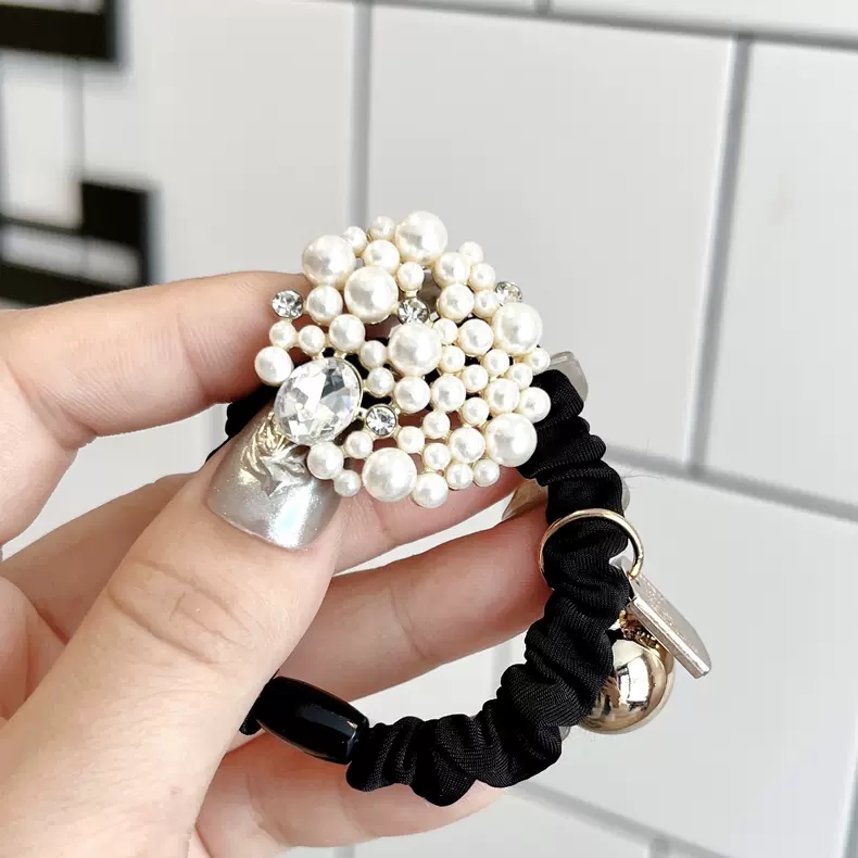 The new wholesale small fragrance air quality pearl large intestine hair band is simple and elegant. Girls can tie their hair at the back of their heads to decorate their hair with a hair tie detail image 5