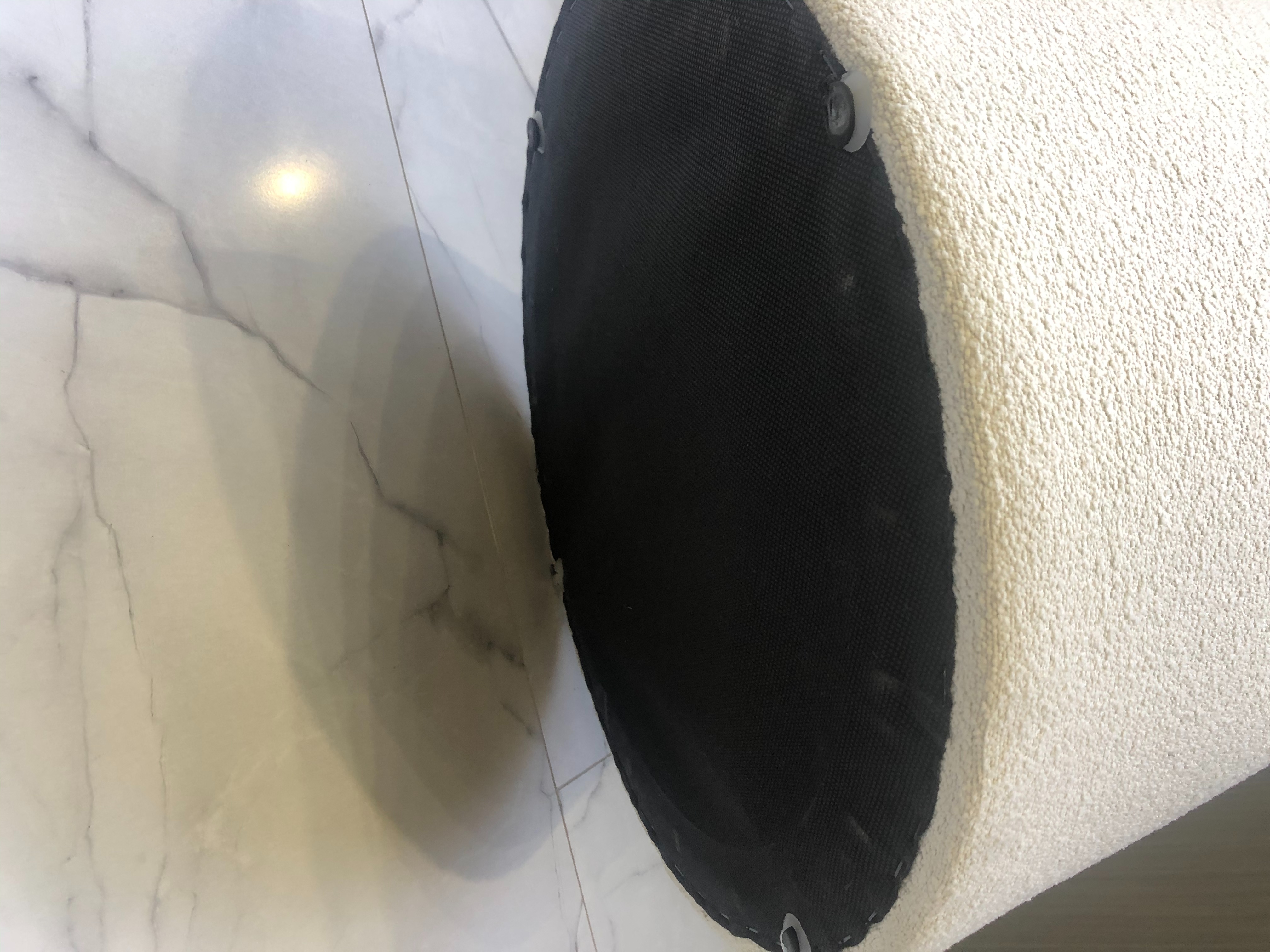 滑轮凳/滑轮小凳子仿皮/滑轮小凳子/万向轮凳子/小凳子白底实物图