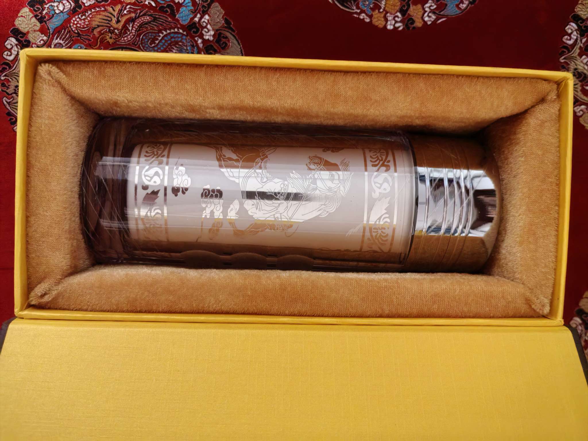 足银水杯，纹饰精美，送礼自用高端礼品