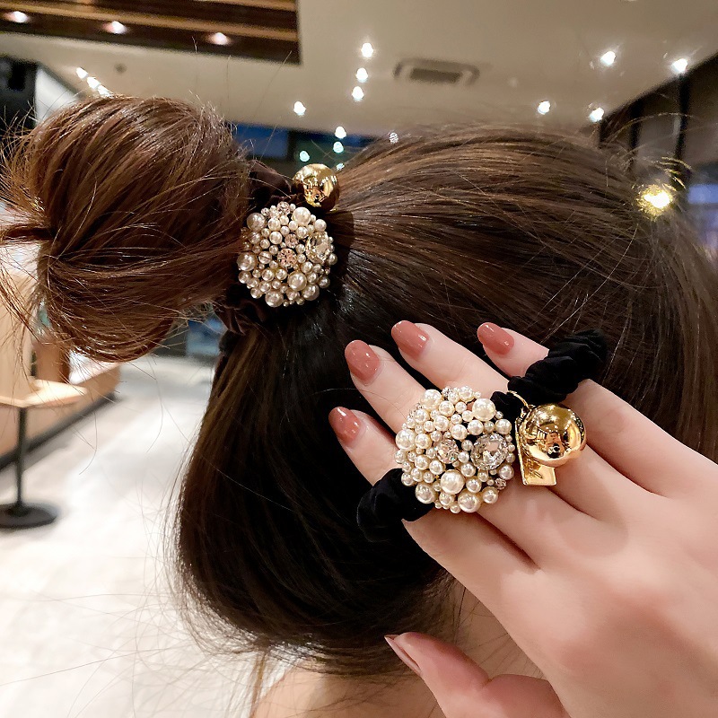 The new wholesale small fragrance air quality pearl large intestine hair band is simple and elegant. Girls can tie their hair at the back of their heads to decorate their hair with a hair tie Specification image