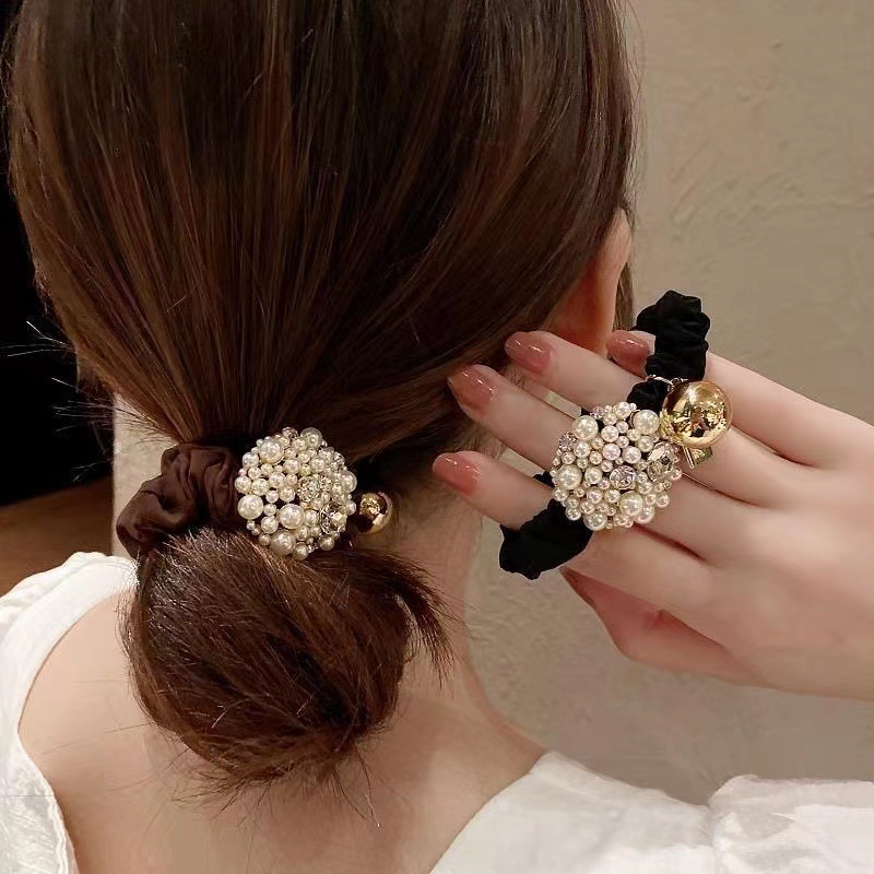 The new wholesale small fragrance air quality pearl large intestine hair band is simple and elegant. Girls can tie their hair at the back of their heads to decorate their hair with a hair tie details Picture