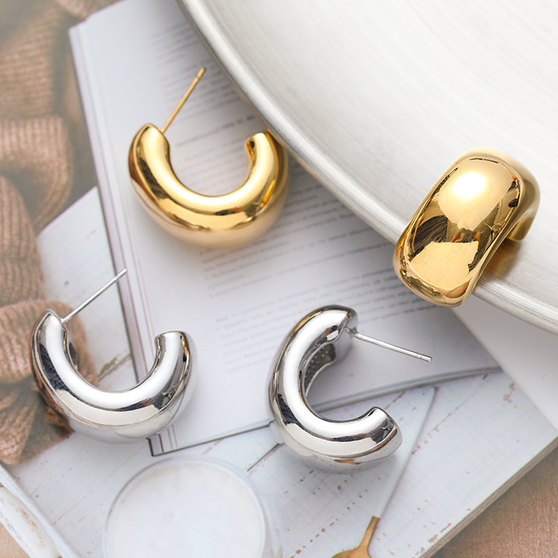 European and American trendy smooth C-shaped geometric earrings, niche design, fashionable and high-end feel, copper gold-plated stud earrings wholesale, one-piece consignment Specification image