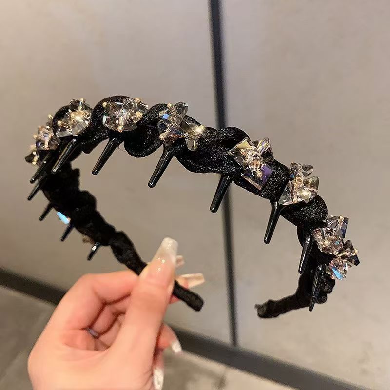 Golden leaf hair comb headwear, luminous headwear, hair tie, exquisite hair wear, elegant headwear, unique design, ladies' accessories Application Scenario