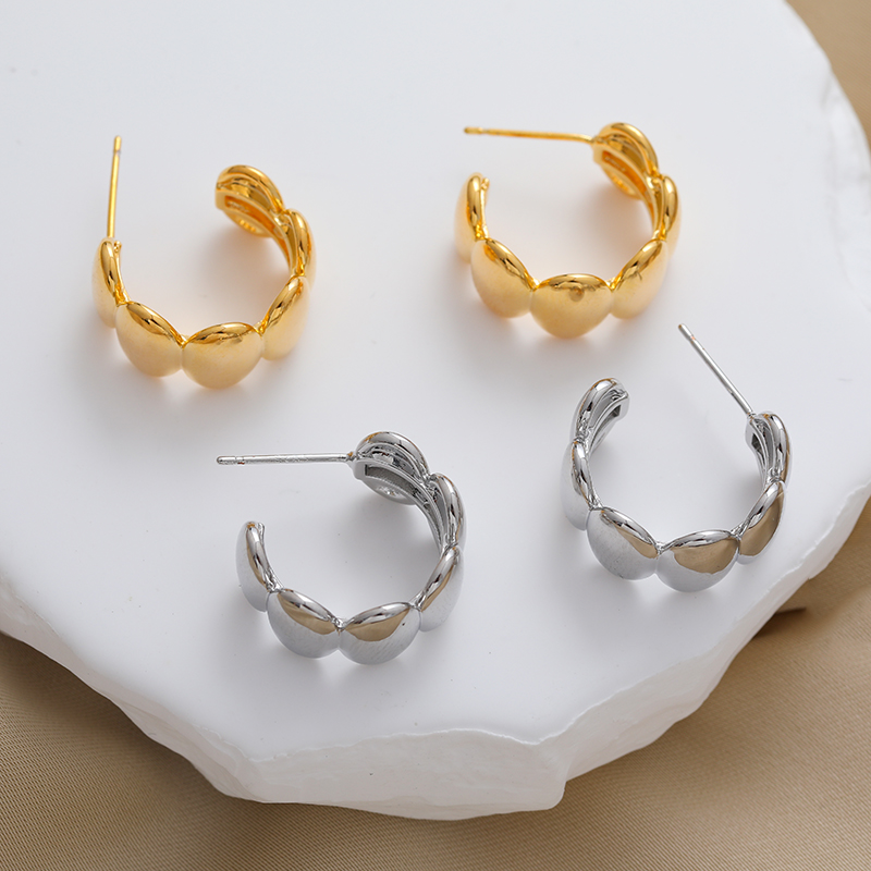 New Korean-style copper-plated 18K gold geometric earrings, niche design, light luxury style, stud earrings, high-end feel, copper earrings wholesale, one-piece consignment