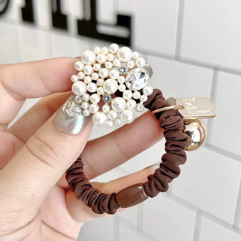 The new wholesale small fragrance air quality pearl large intestine hair band is simple and elegant. Girls can tie their hair at the back of their heads to decorate their hair with a hair tie detail image 6
