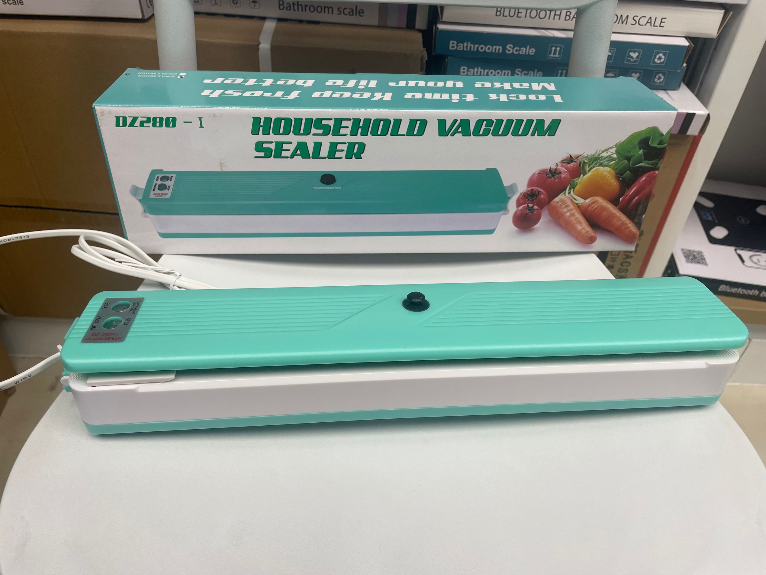 Vacuum sealing machine, household fully automatic plastic sealing machine, food packaging machine, snack sealing small tool, small preservation machine, preservation vacuum Application Scenario