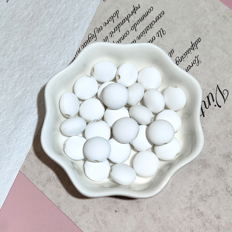 Factory direct sales of hand-held paint flat bead jewelry accessories, acrylic rubber flat bean loose beads diy jewelry accessories Item Picture