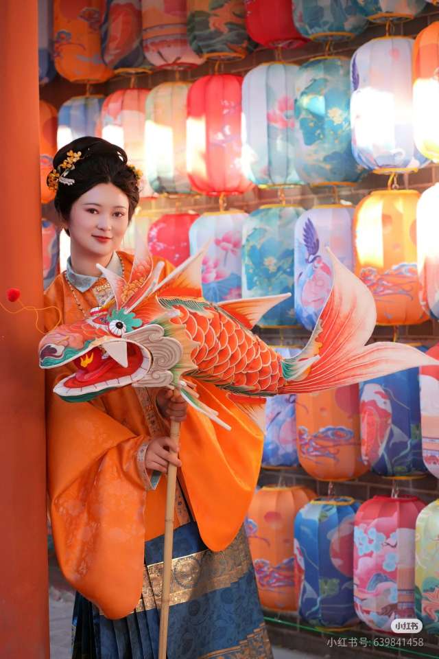 Chinese-style, national trend, ancient-style lanterns, outdoor restaurants, hotels, streets, scenic spots, shopping malls, flower hanging decorations, internet-famous lantern walls, lighting fixtures, decorative lights, lighting fixtures, decorative lights Application Scenario