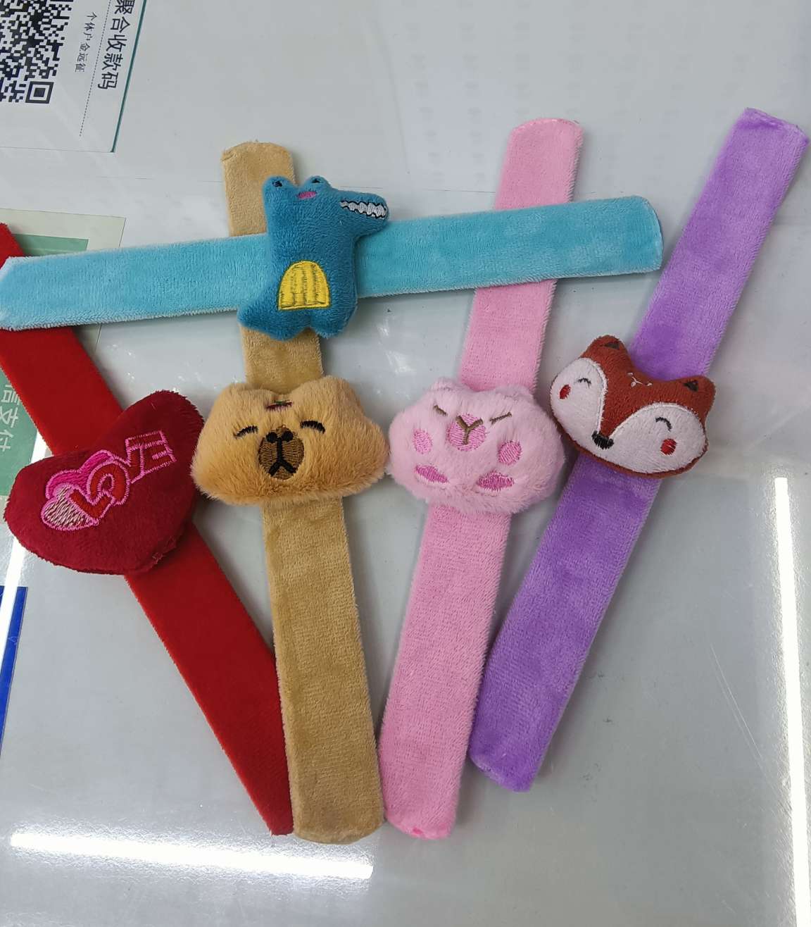 毛绒啪啪圈玩具，混装款式很多，随机混