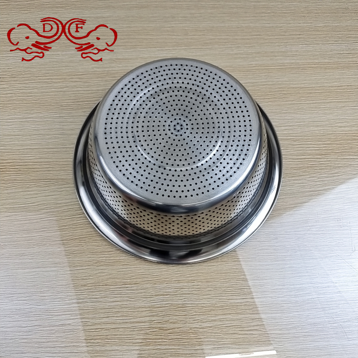 DF99907 stainless steel rice sieve, rice washing sieve with perforated design, food-grade stainless steel material, multiple sizes available, DF TRADINGHOUSE Application Scenario