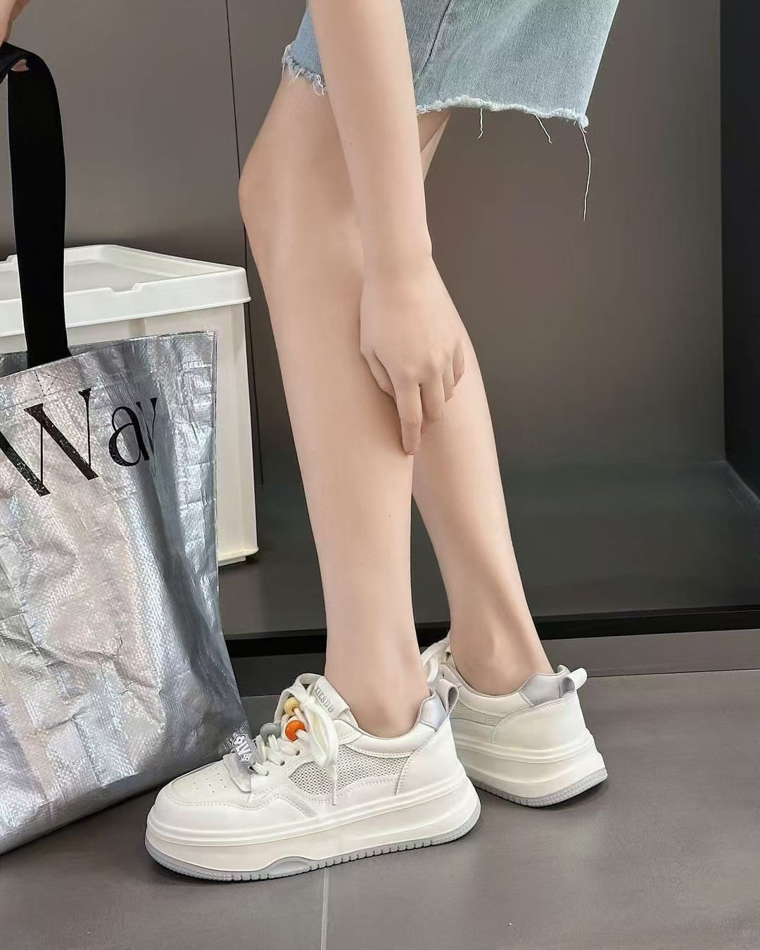 春秋款运动休闲鞋户外运动鞋小白鞋一双也是批发价