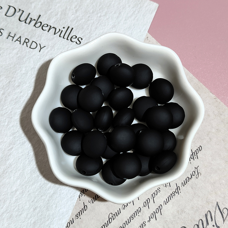 Factory direct sales of hand-held paint flat bead jewelry accessories, acrylic rubber flat bean loose beads diy jewelry accessories details Picture