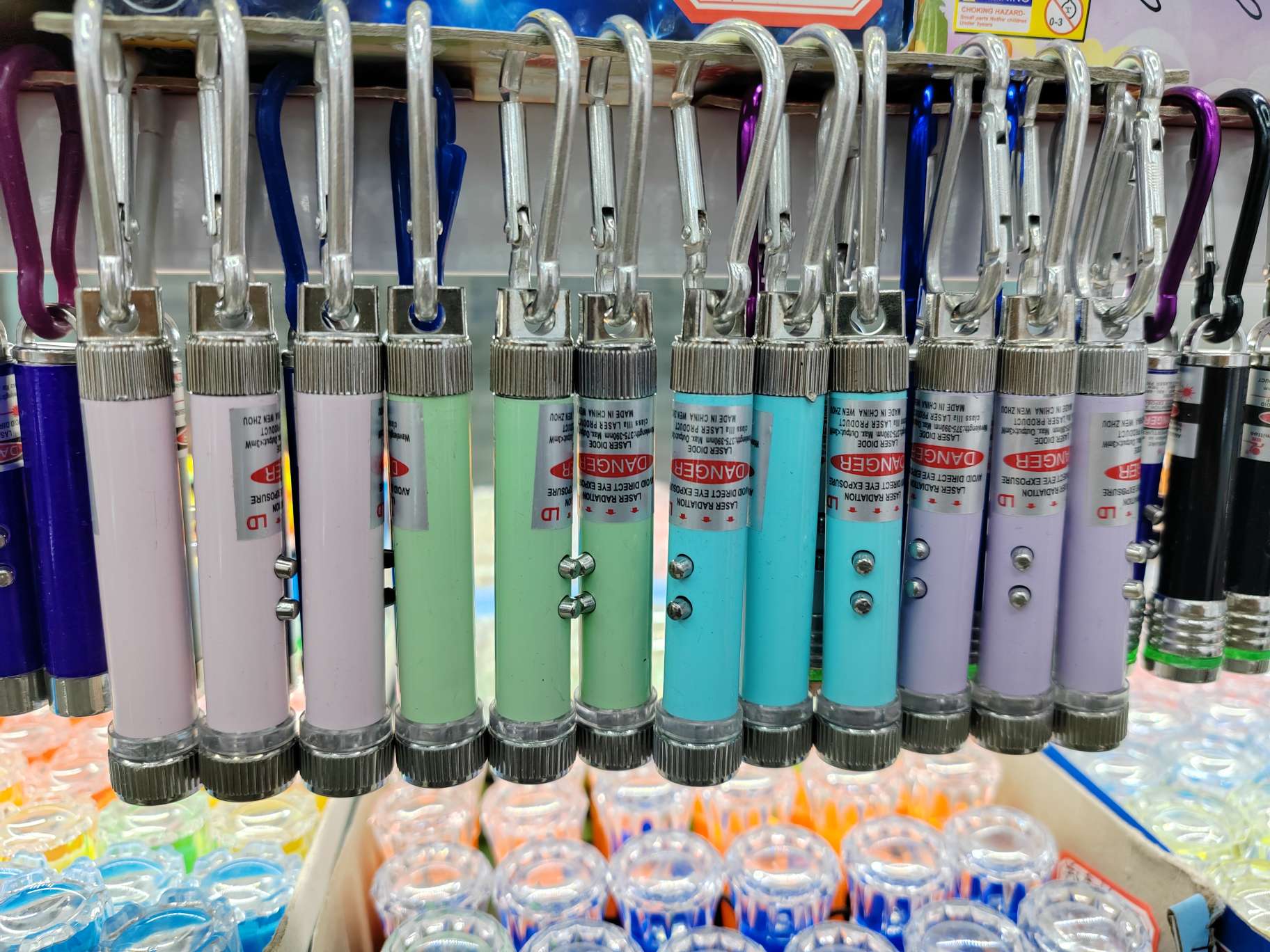 马卡龙新款激光灯学校热门款激光灯吊卡白底实物图