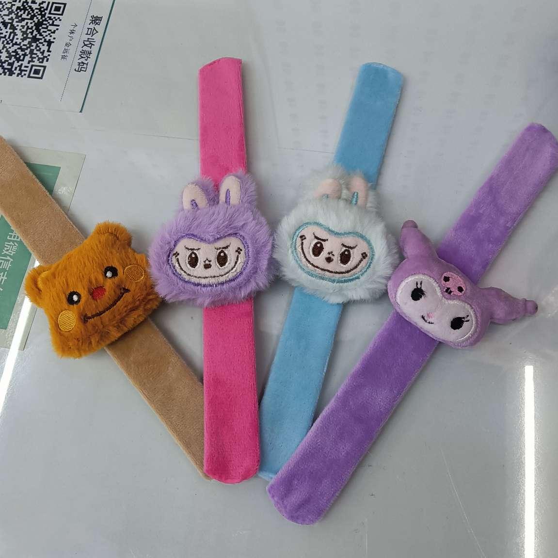 毛绒啪啪圈玩具，混装款式很多，随机混产品图