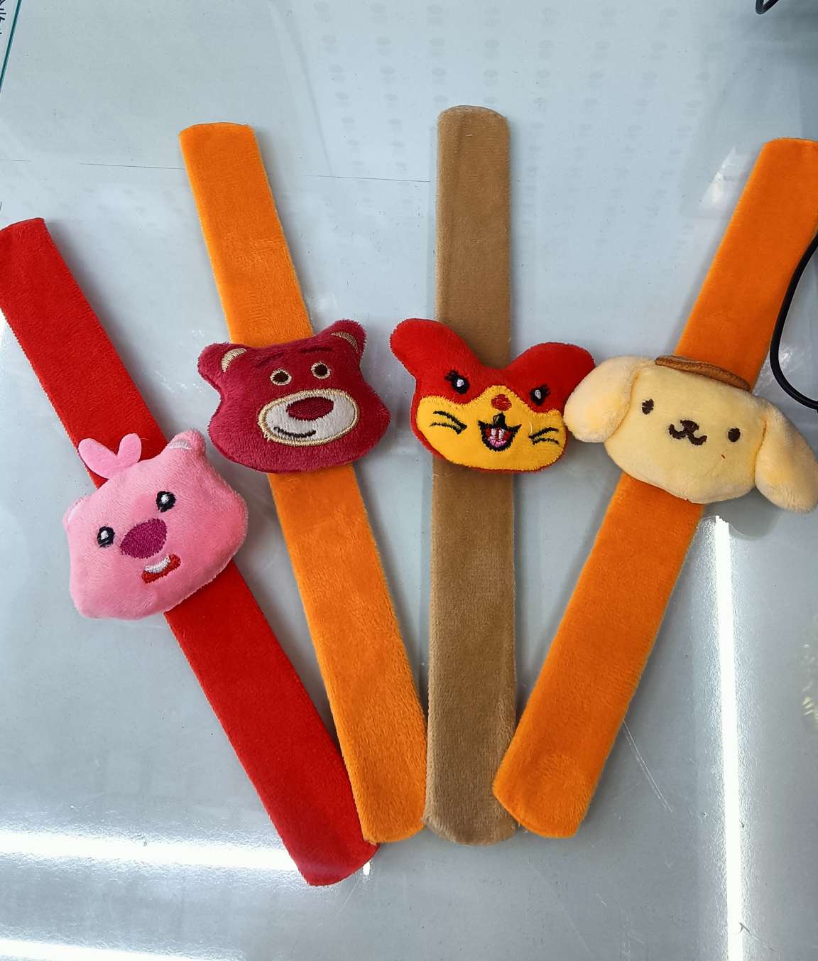 毛绒啪啪圈玩具，混装款式很多，随机混细节图