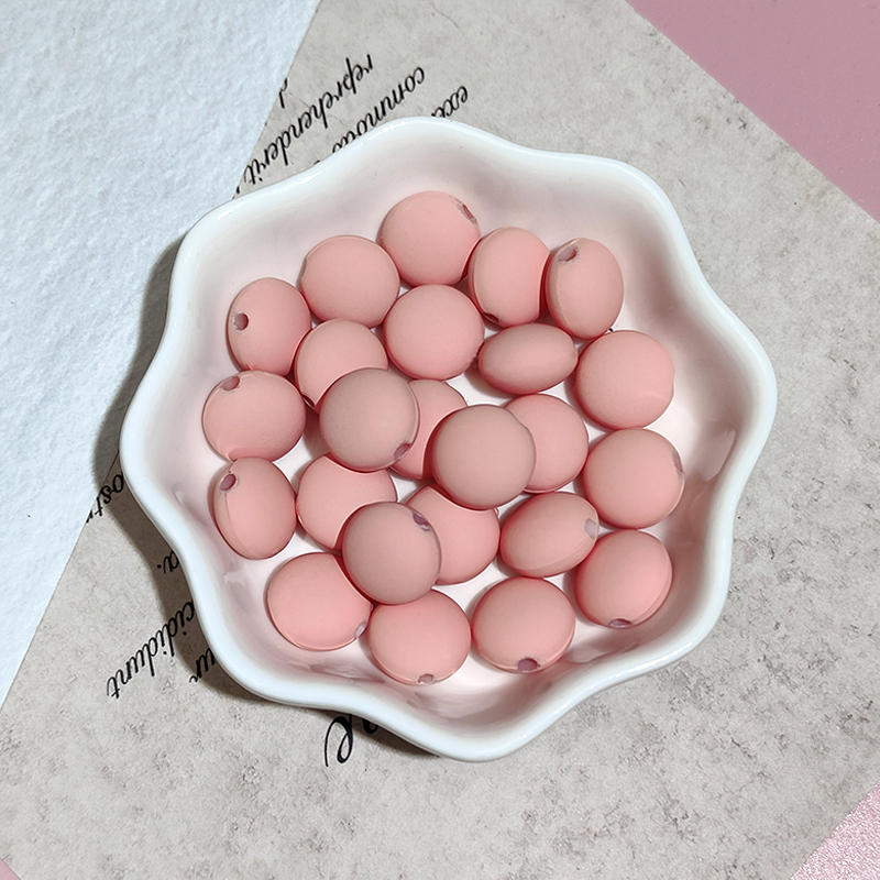 Factory direct sales of hand-held paint flat bead jewelry accessories, acrylic rubber flat bean loose beads diy jewelry accessories Application Scenario