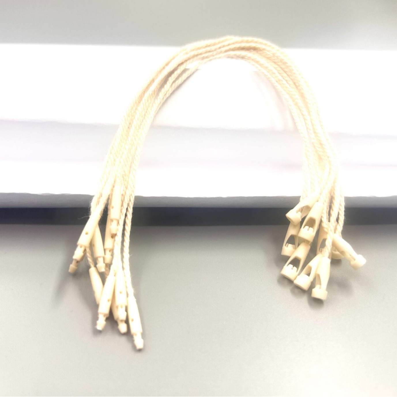 吊粒服装挂绳单插塑料方块通用吊粒男女服装子弹头吊 牌挂绳