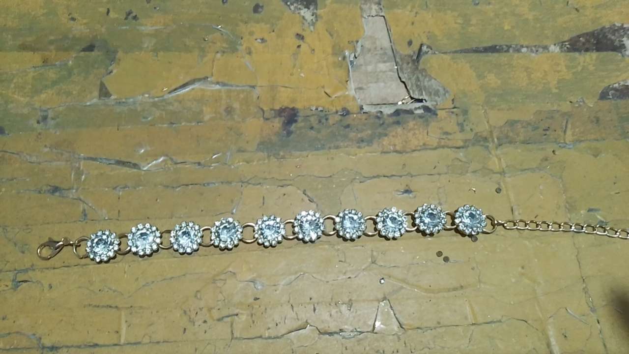 水晶手链璀璨光泽 饰品手饰精美手链 水晶手串独特设计 高档饰品水晶手链女款珍珠水钻手链 10颗珍珠水钻配件连接而成！！！详情图2