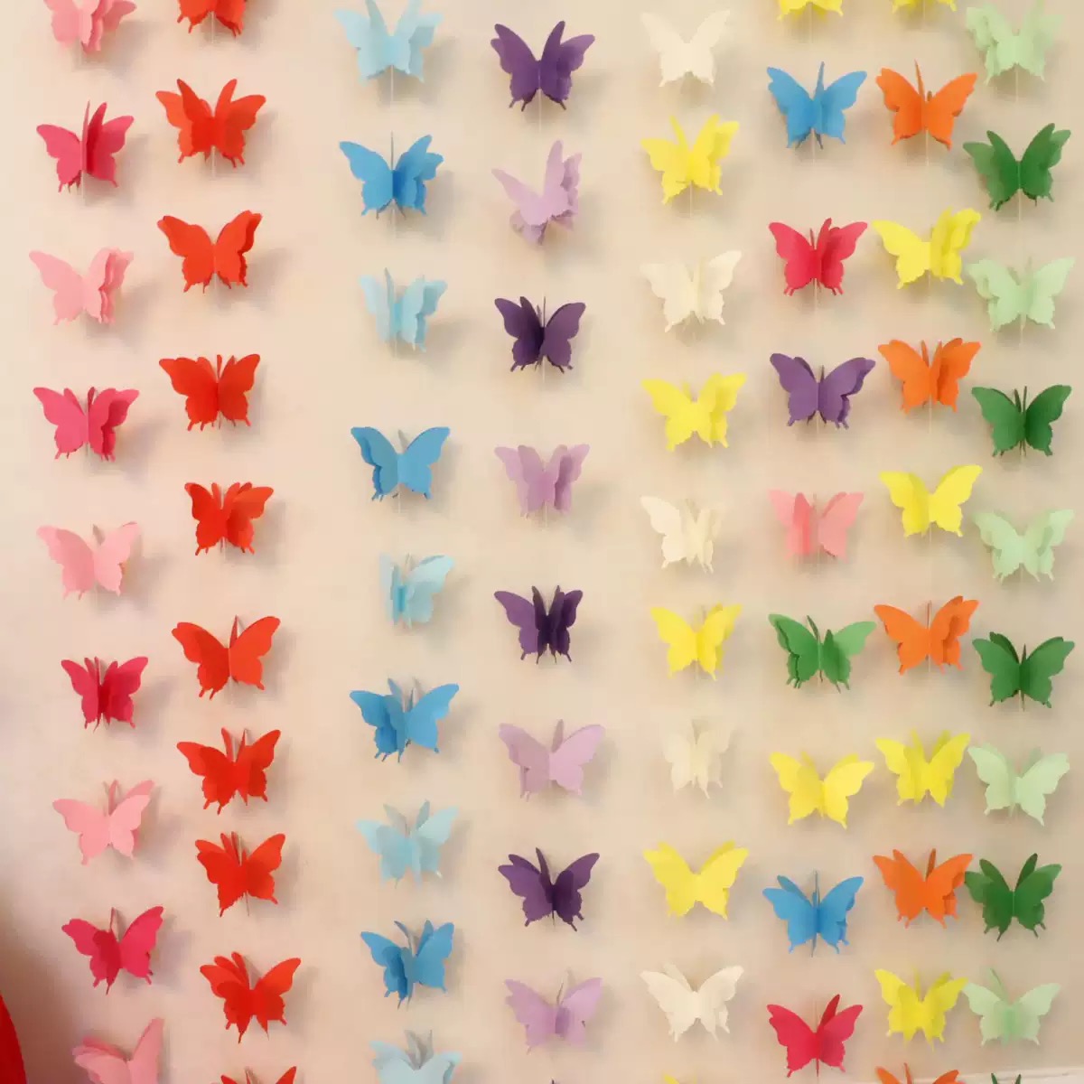 3D立体蝴蝶纸拉花结婚卧室布置婚庆客厅装饰生日派对七彩纸串片客厅挂饰