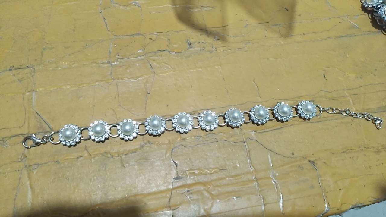 水晶手链璀璨光泽 饰品手饰精美手链 水晶手串独特设计 高档饰品水晶手链女款珍珠水钻手链 10颗珍珠水钻配件连接而成！！！详情图3