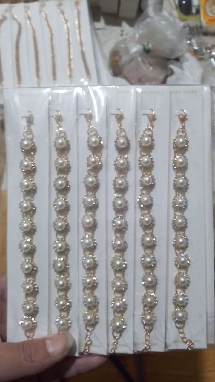 水晶手链璀璨光泽 饰品手饰精美手链 水晶手串独特设计 高档饰品水晶手链女款珍珠水钻手链 10颗珍珠水钻配件连接而成！！！