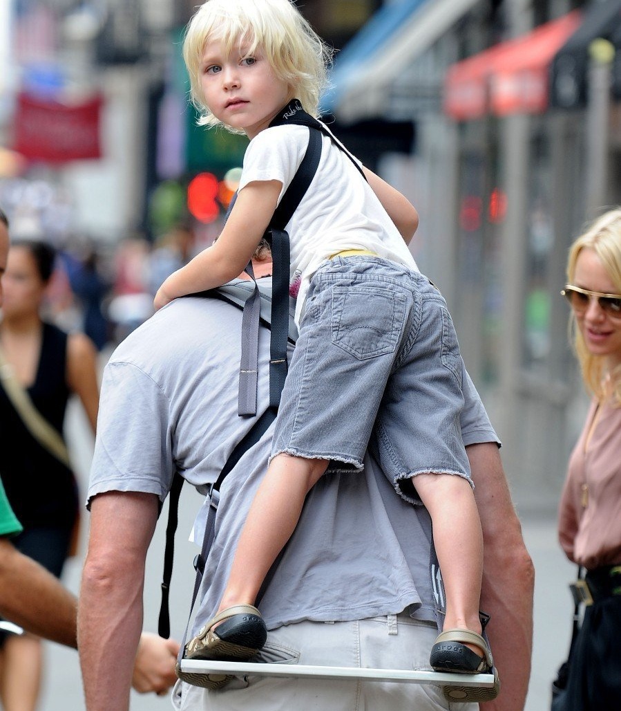 Cross-border children spring outing can stand backpack big children outdoor multifunctional standing backpack travel knight backpack full figure