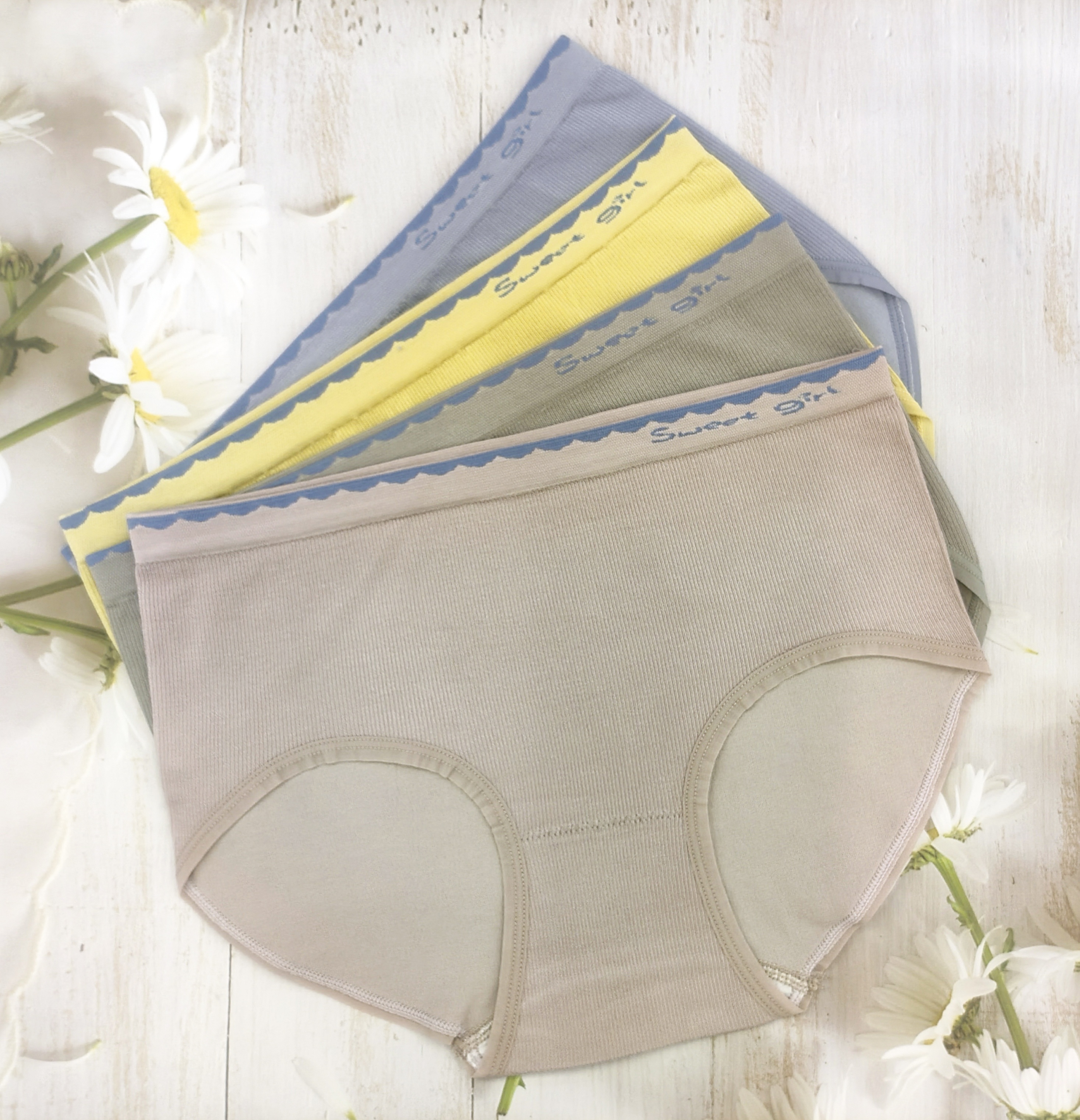 Simple solid color cotton girls mid-waist briefs letters laceless thin girls seamless underwear for women Application Scenario