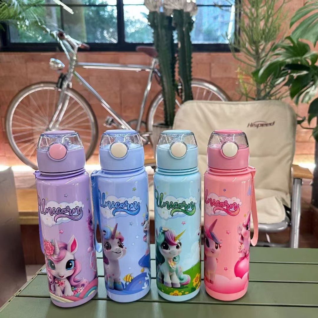 跨境爆款 独角兽图700ML保温杯 跳盖塑料水杯便捷提绳卡通水壶