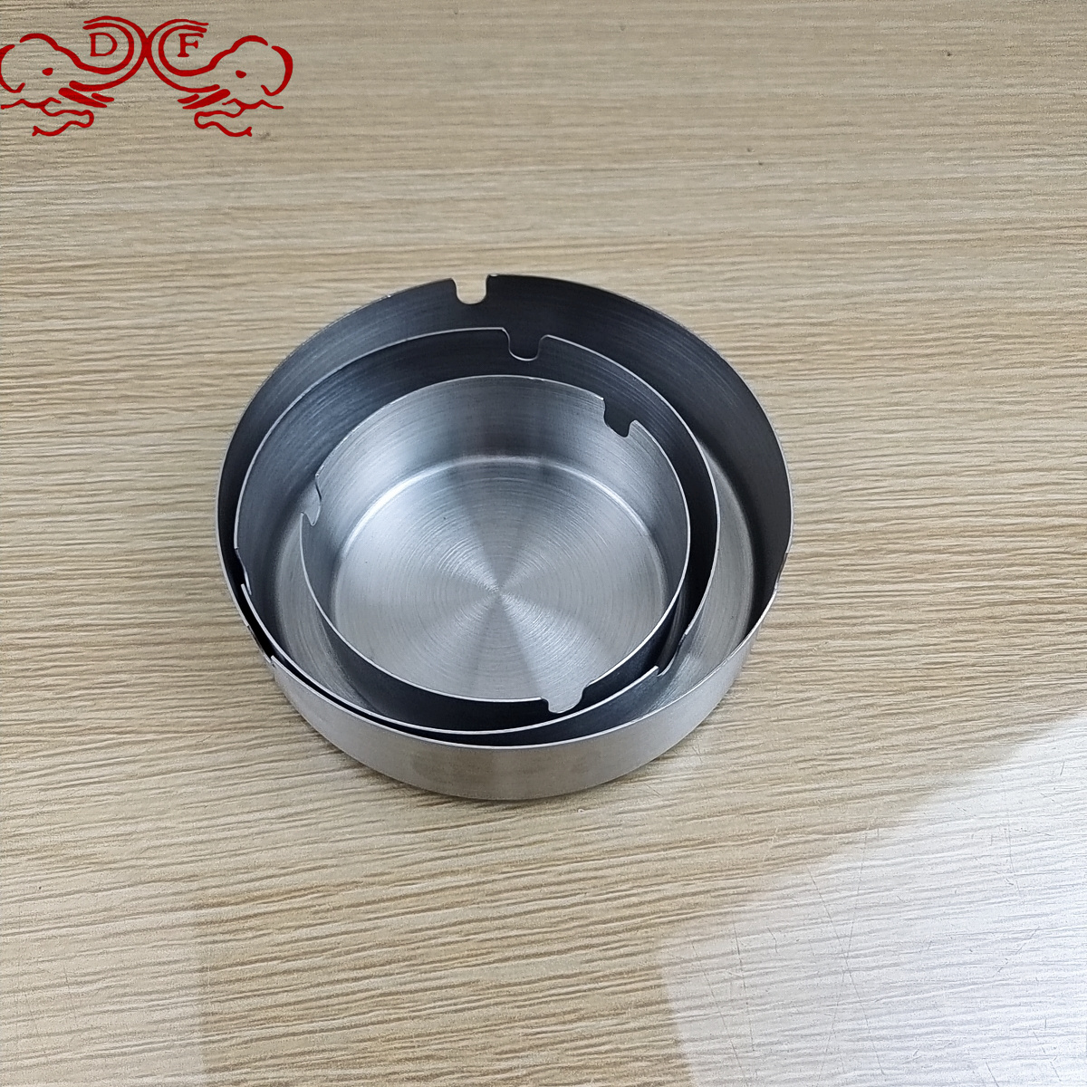 家用烟灰缸实物图