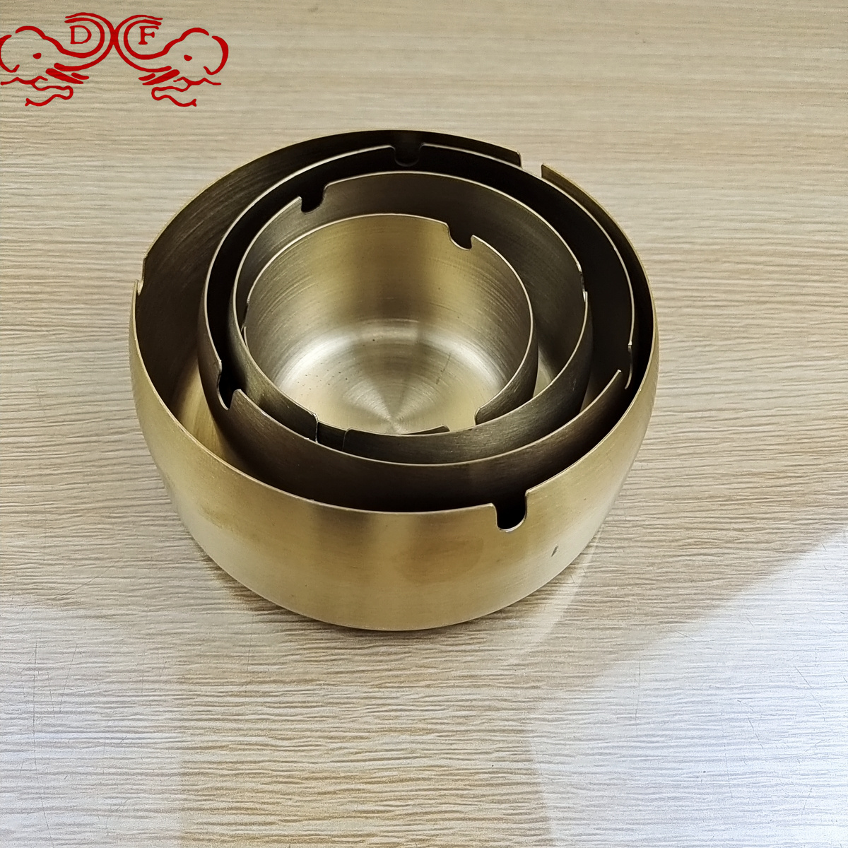 烟灰缸/烟灰缸工艺品/玻璃烟斗/旧金属烟灰缸/金属烟灰缸细节图