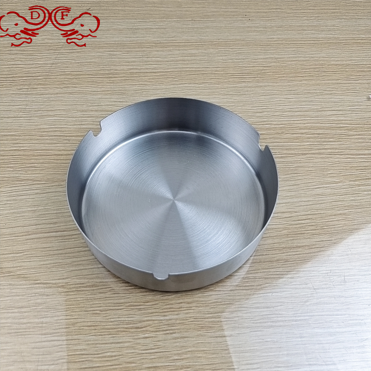 烟灰缸/烟灰缸工艺品/玻璃烟斗/旧金属烟灰缸/金属烟灰缸白底实物图