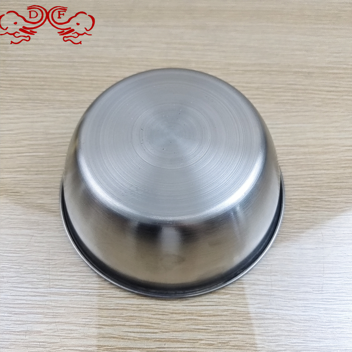 DF688873 صحن صلصة الطماطم مع صلصة ذهبية على صحن شواء مع صلصة الطماطم Item Picture