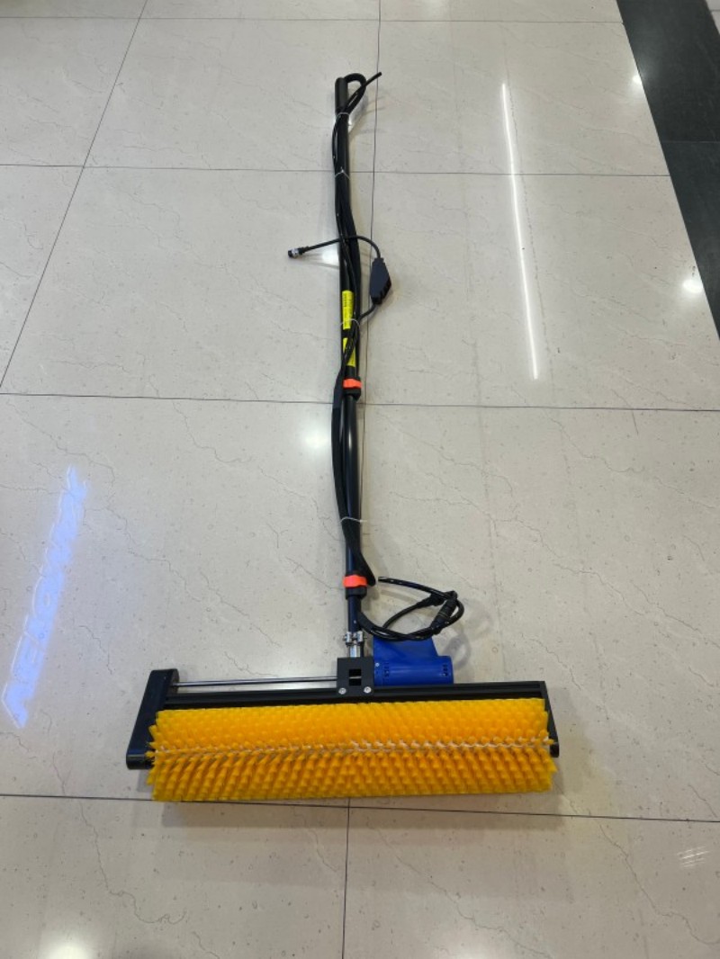 LUOTIAN new energy products rolling brush type utility version photovoltaic cleaning machine 3.6 meters full figure