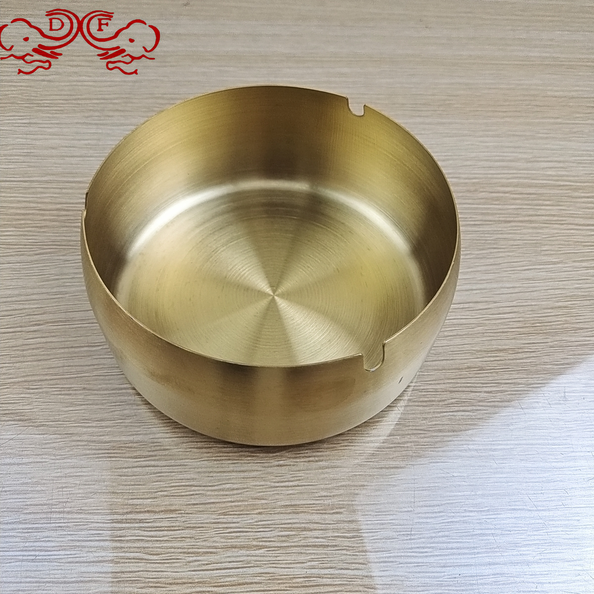 家用烟灰缸实物图