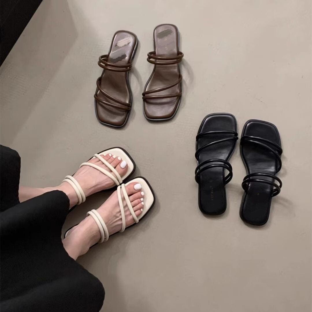 New foreign trade flip-flops for women to wear outside in summer, square heel sandals, French style with skirts, fashionable thin straps, one-word slippers