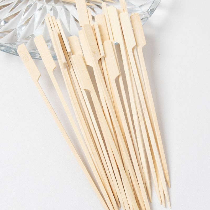 Disposable barbecue skewers, iron gun skewers, bone and meat connected, hot pot, sugar-coated haws, flat skewers, small skewers, fruit skewers, bamboo skewers Application Scenario