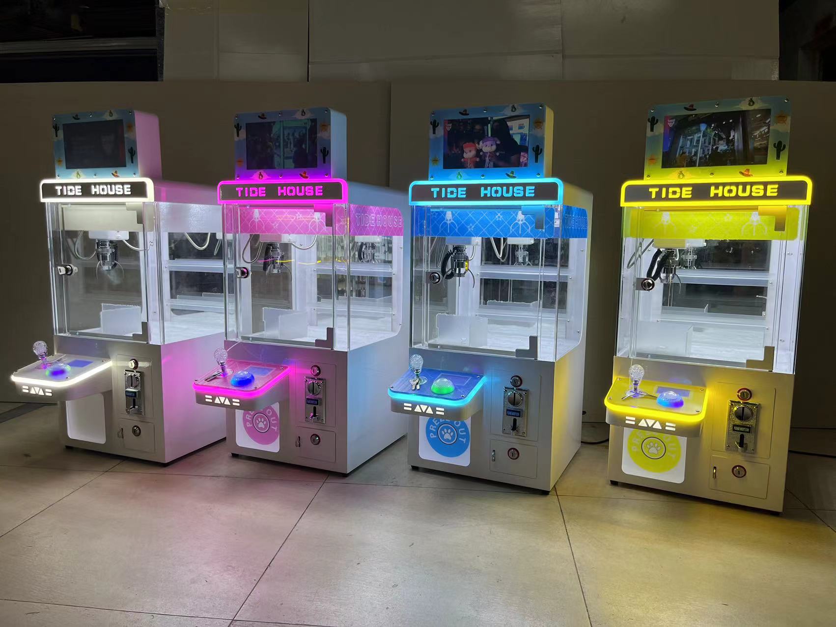 商场超市游乐园迷你 投币商用娃娃机礼品机游戏机白底实物图