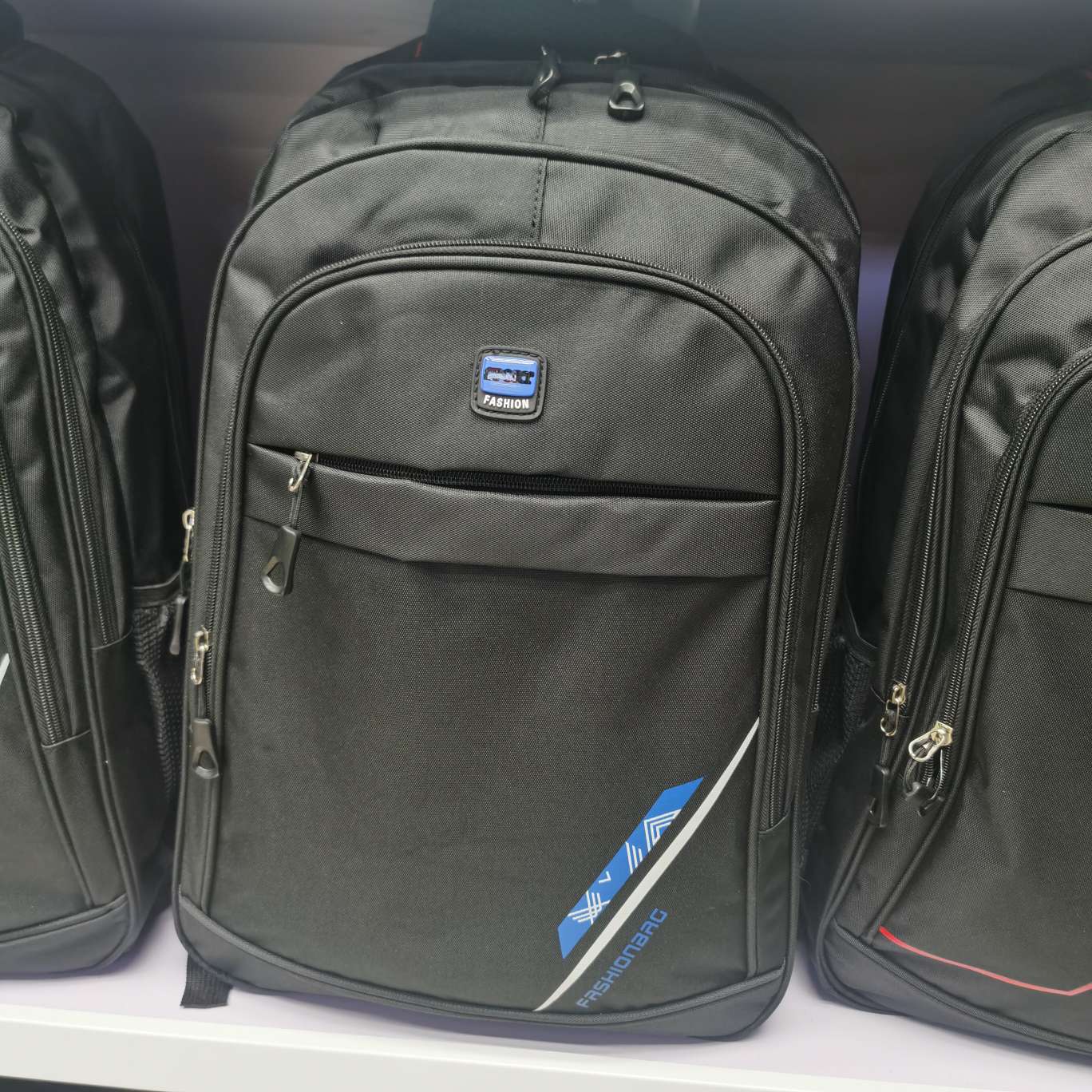 双肩背男士大容量大学生书包户外旅行箱包皮具时尚潮流轻便耐用背包