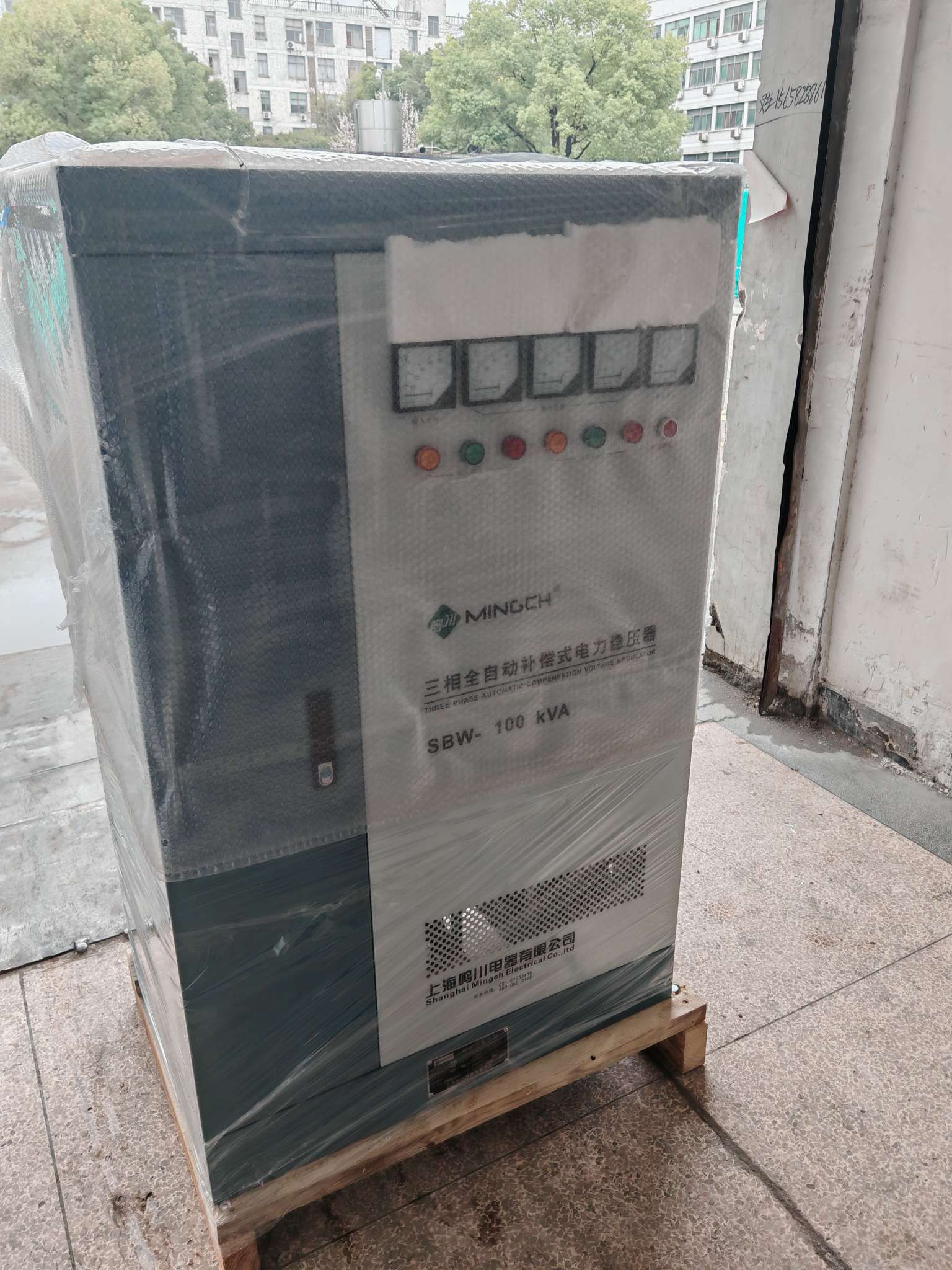 Three-phase voltage stabilizer, voltage stabilizer, automatic voltage stabilizer, single-phase, automatic compensation Specification image