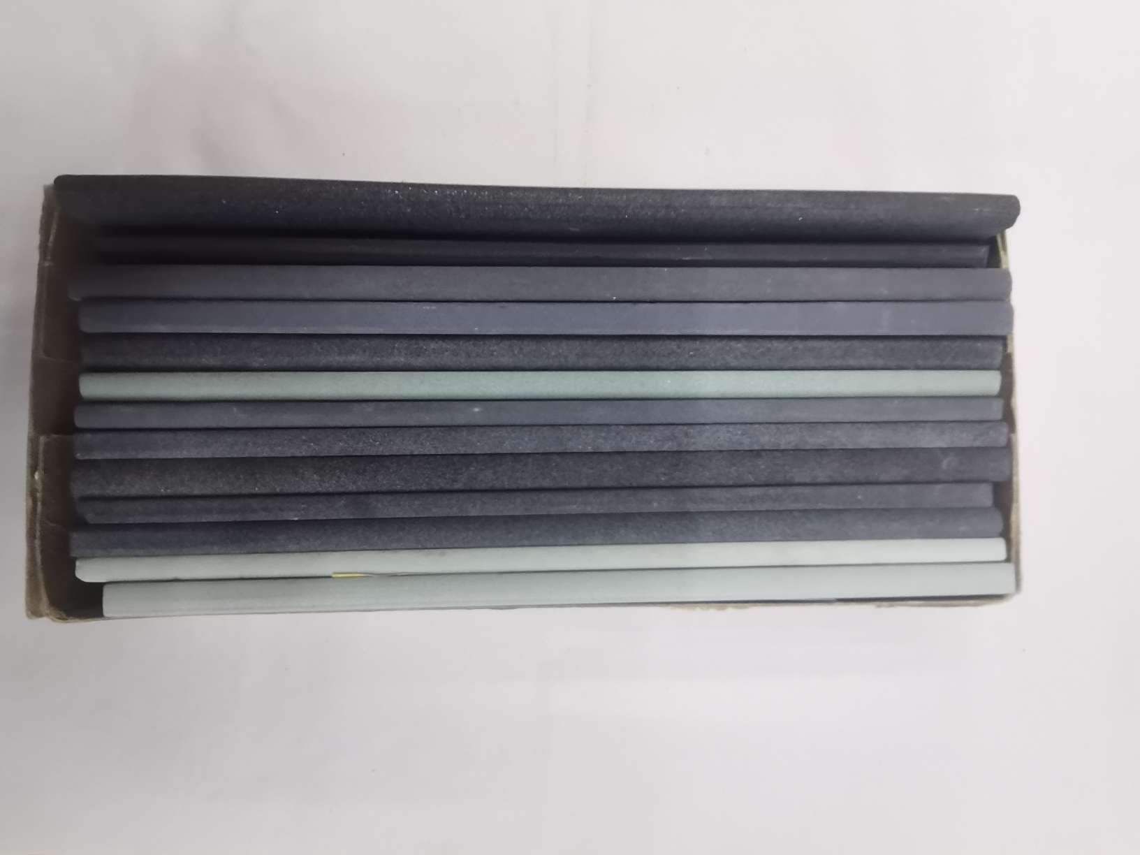 Premium whetstone, special whetstone for oil cutting knives and rubber knives, high-quality and wear-resistant detail image 6