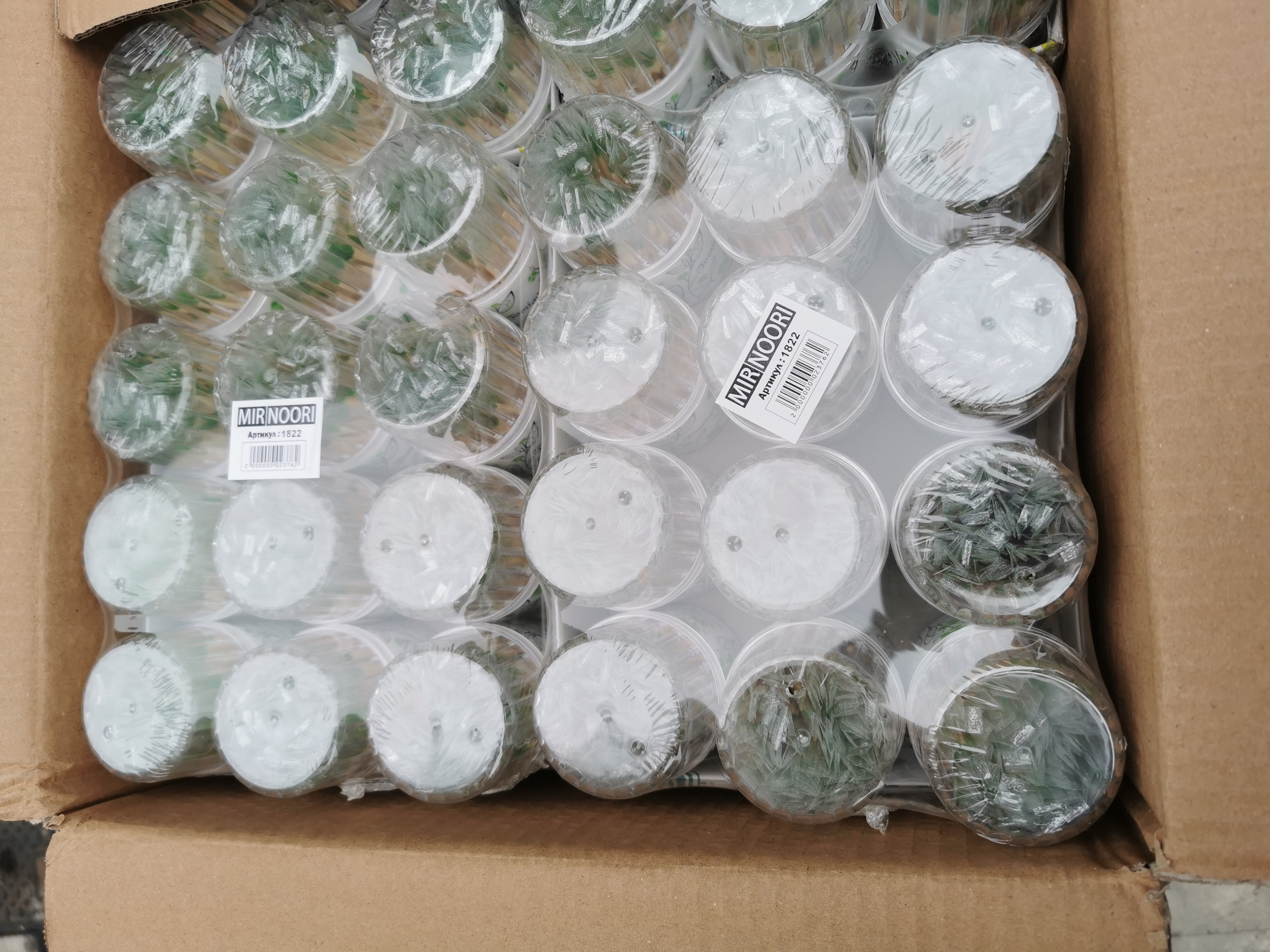 Disposable plastic toothpicks and floss dual-purpose, automatic toothpick dispensing design, portable toothpick box, simple and essential tools for oral cleaning Item Picture