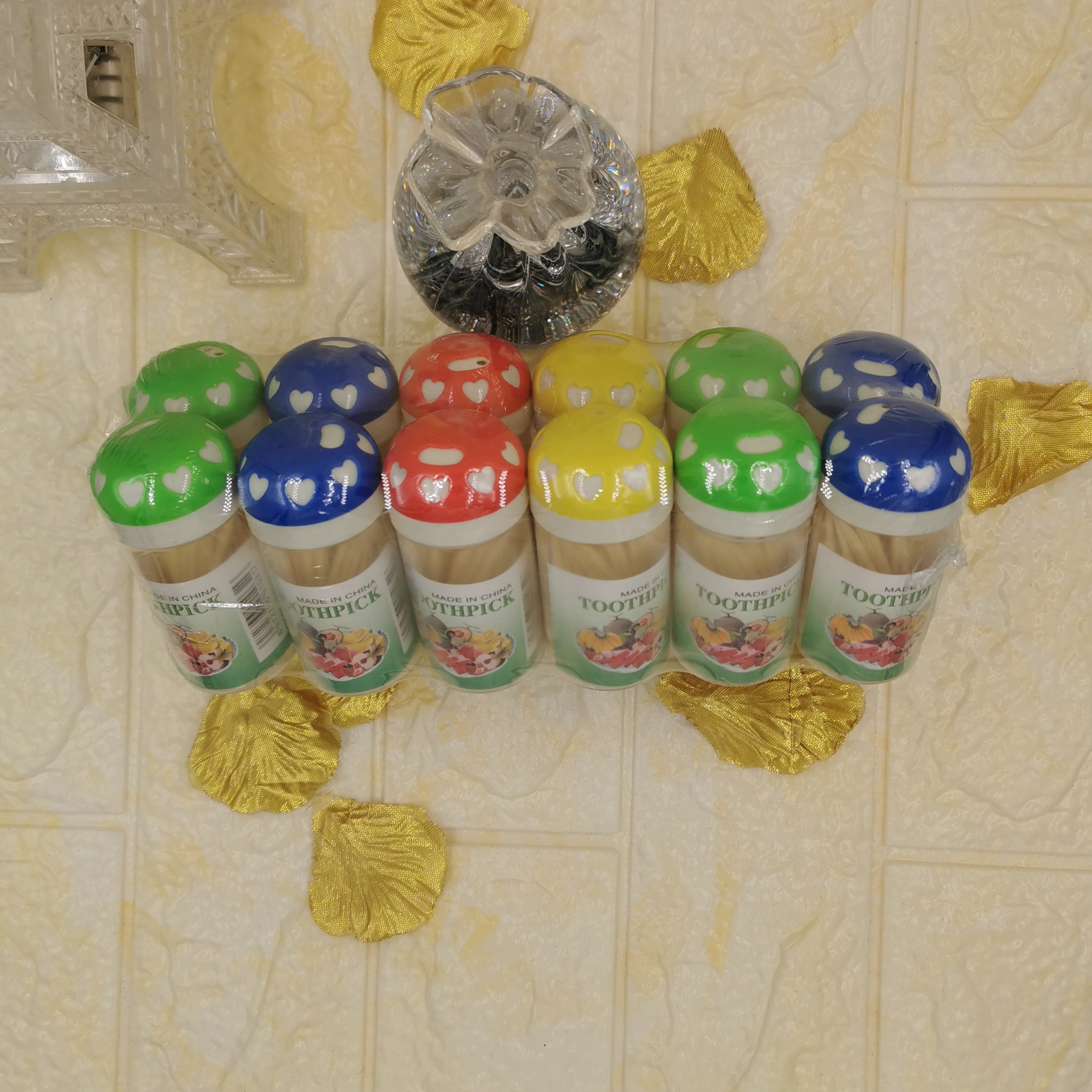 Xinwang brand eco-friendly and odorless pagoda toothpicks, essential for home and hotel use, toothpick and floss sets, daily necessities, automatic toothpicks details Picture