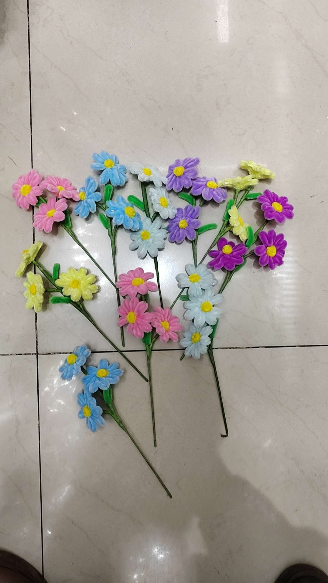 家饰艺术 塑料花假花仿真花饰 滕条挂壁绢花装饰 苔藓叶尤加绿植墙挂品 环保耐久美观产品图